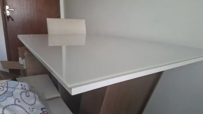 Mesa de Jantar 4 cadeiras MDF tampo vidro