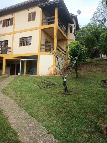 Casa à Venda no Condomínio Sítio da Moenda em Itatiba com 3 Dormitórios, Piscina e Amplo T