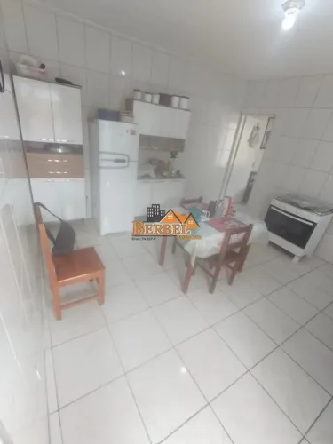 Sobrado no Bairro Parque Guarani, 05 Dormitórios, 02 Vagas, 330m²