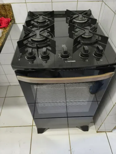 Fogão em estado de novo.