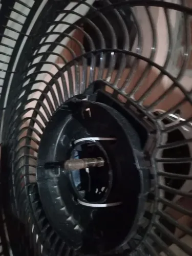 Vendo um ventilador usado funcionando em nova Brasília de Itapuã Salvador