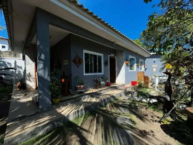 Ótima Casa, em Localização estratégica com edícula