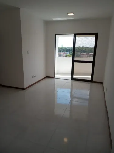Imóvel para aluguel possui 81 metros quadrados com 3 quartos em Stiep - Salvador - BA