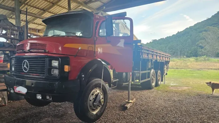 Caminhão munck para locação (Médio porte)