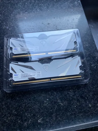 Memória ram ddr4 lacrada 2x8 total de 16 gigas 3200hz