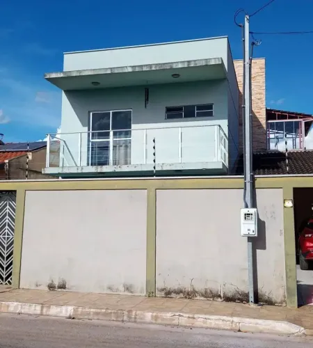 Bairro Jardim Comodoro com 4 quartos sendo 01 suite ótima localização