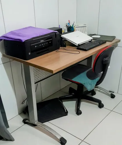 Mesa de escritório/ estudos