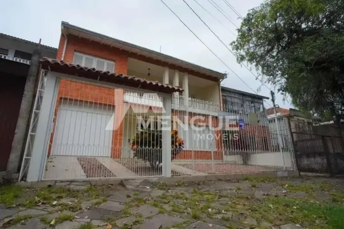 Aluga-se casa na Vila Jardim, 3 dormitórios, 288m² por R$ 4.500,00.