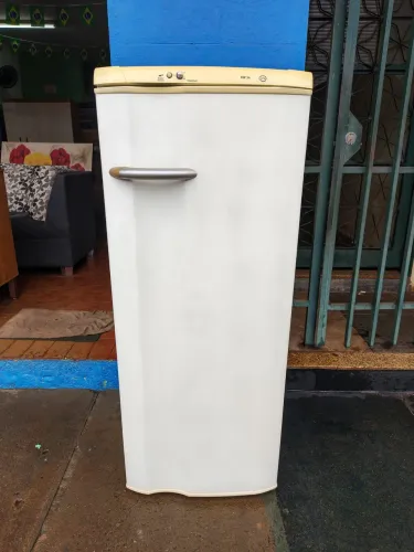 Vendo geladeira Eletrolux 340 litros