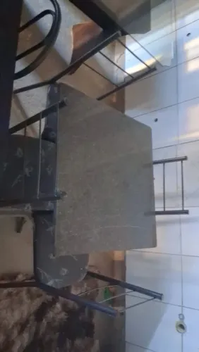 Vendo mesa com quatro cadeiras novinha