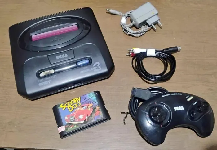 ? Mega Drive 2 com Entrada para Sega CD - R$ 350