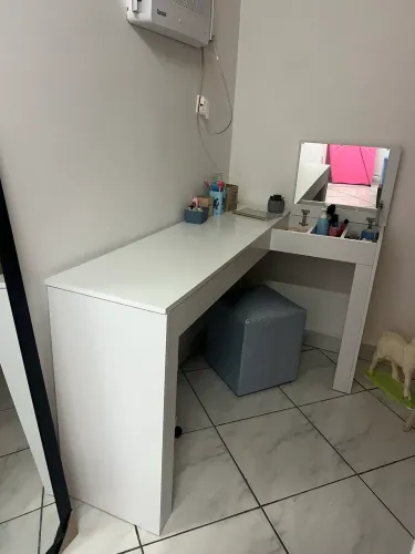 Escrivaninha em L com penteadeira