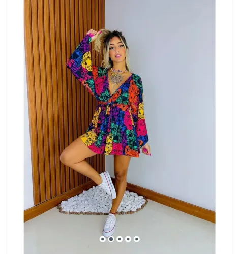 Lote com 67peças de roupas femininas