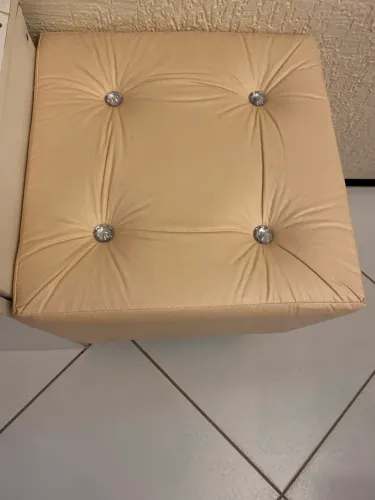 Pufe NOVO com pedrarias brilhosas