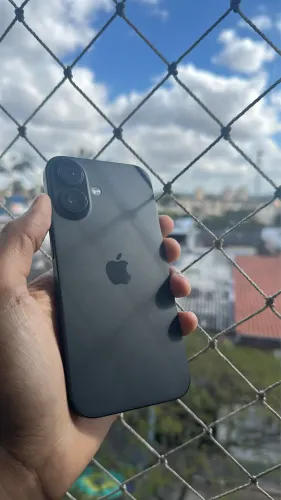 iPhone 16 - Black