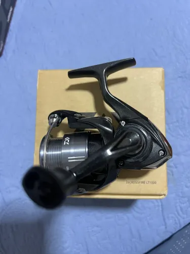 Molinete Daiwa Crossfire LT1000