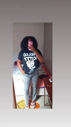 Babá atenciosa disponível para cuidar de crianças em Feira de Santana