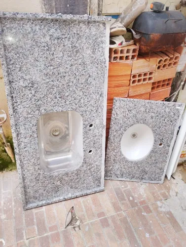 Vende se duas pia uma de cozinha e uma de banieor sem frontão as duas