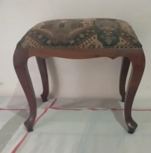 Banqueta de madeira maciça antiga 