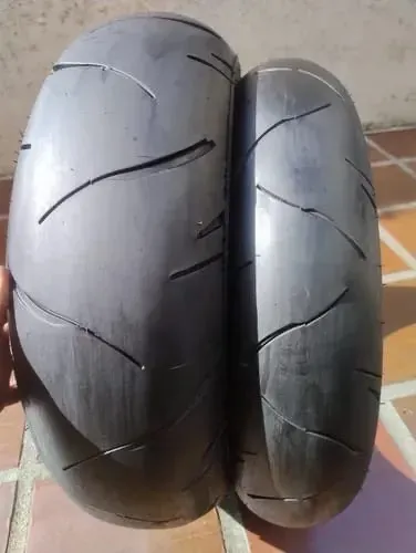 Pneus de moto 600cc