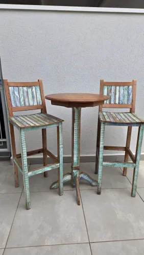 Mesa Bistrô Alta 60cm + 2 Banquetas em Madeira de Demolição (Pátina)