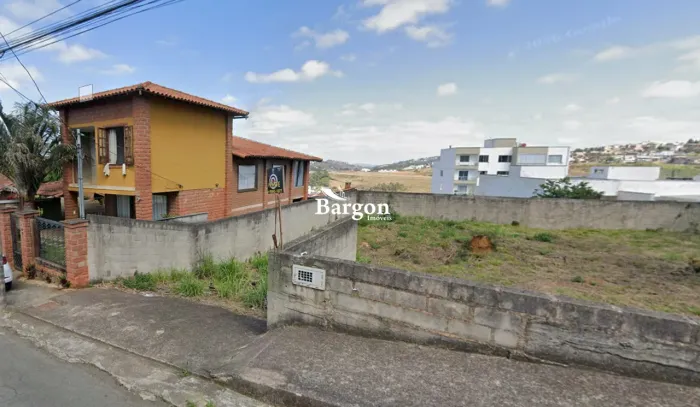 Lote duplo com 720 m² a venda no Bairro Aeroporto em Juiz de Fora