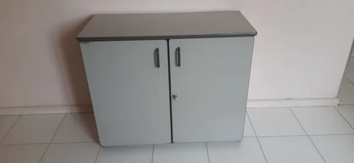 Armário de escritório com chave