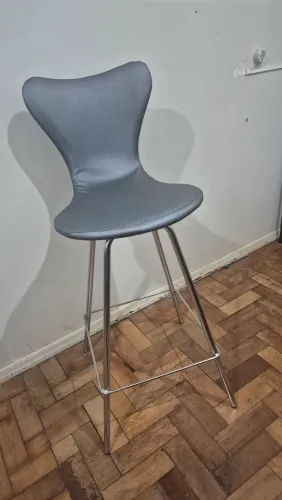 Banqueta alta com encosto