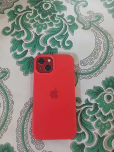 Vendo aifone 13 vermelho u fundo com trinco mais tela Boa todo funcionando perfeito