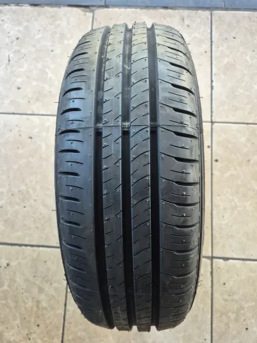 1 pneu marca Dunlop aro 175/65/14