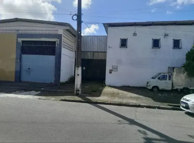 Galpão Comercial em Localização Estratégica na Av. Norte  750m² em Casa Forte