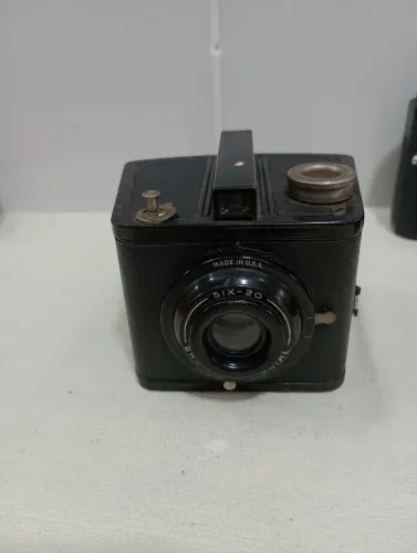 Máquina fotográfica Kodak Brownie six-20
