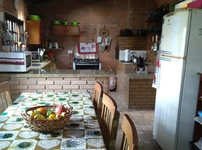 Chácara no Recanto da Cachoeira Santa Branca | 3 quartos, pomar e contato com a natureza