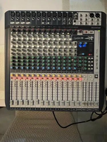 Mesa de som soundcraft signature 16