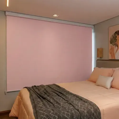 Persiana Rolo Blackout Rosa com bandô - Marca: Vogaflex