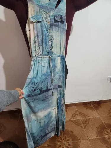 Vestido longo com fenda mamô
