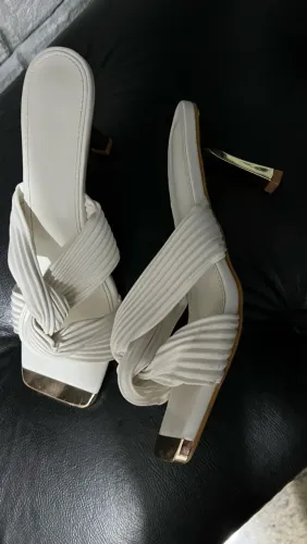Sandália TAM 40 80,00 reais
