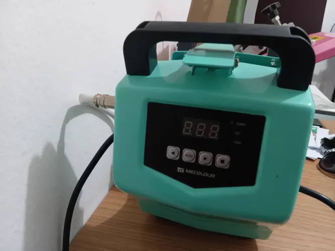 Máquina de fazer canecas personalizadas