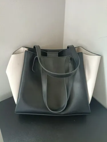 Bolsa básica ombro preto e branco