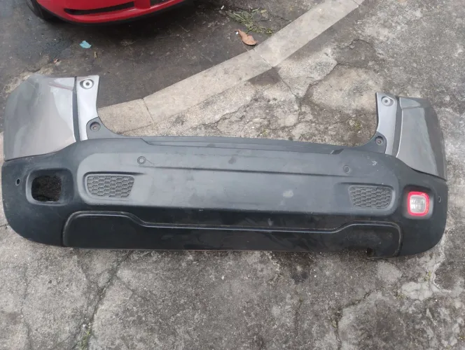Para-choque traseiro do jeep Renegade 