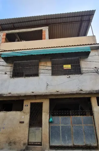OPORTUNIDADE: Ampla Casa de 3 Andares em Anchieta RJ (Ideal para Família Grande)