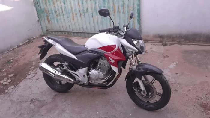 Moto Honda CB 300