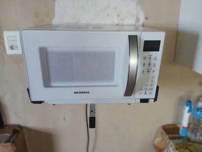 Micro-ondas com suporte