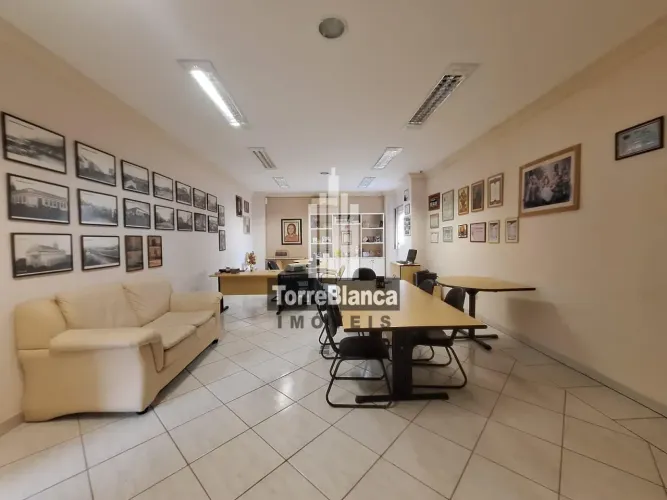 Locação - Sala Comercial, 2 salas, 2 banheiros, Estacionamento privado, Localização estrat