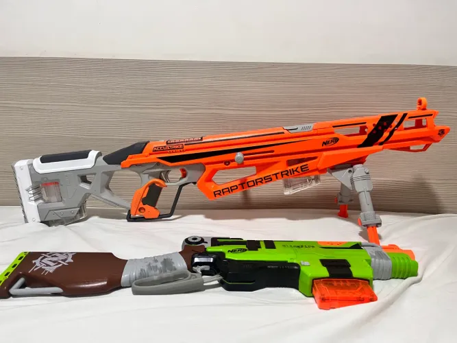 Duas armas de Brinquedo Tipo Lançador de Dardos em Bom Estado - Ótima Oportunidade!