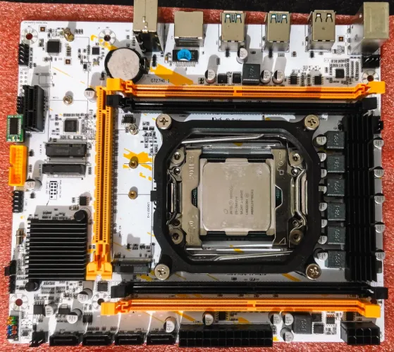 [NOVO] KIT X99 QIYIDA K9S WHITE + XEON 2680 V4 + TPM 2.0 + AIR-COOLER 4 HEATPIPES