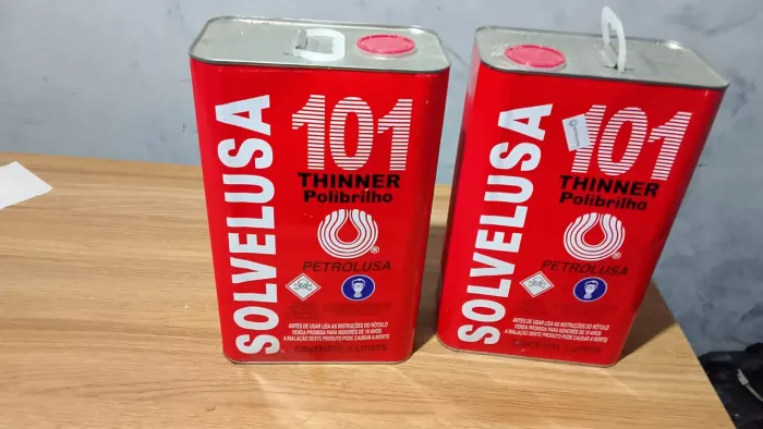 3 tintas e 2 solventes