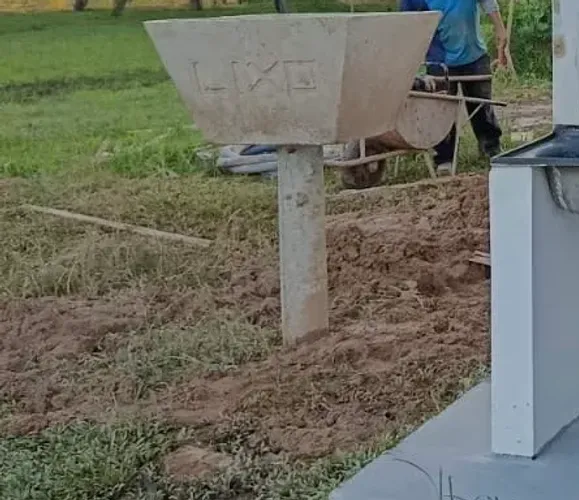 Lixeira de concreto
