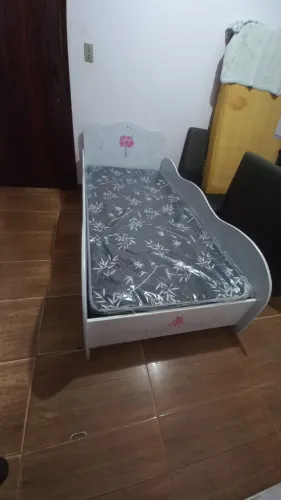 Cama de solteiro com colchão
