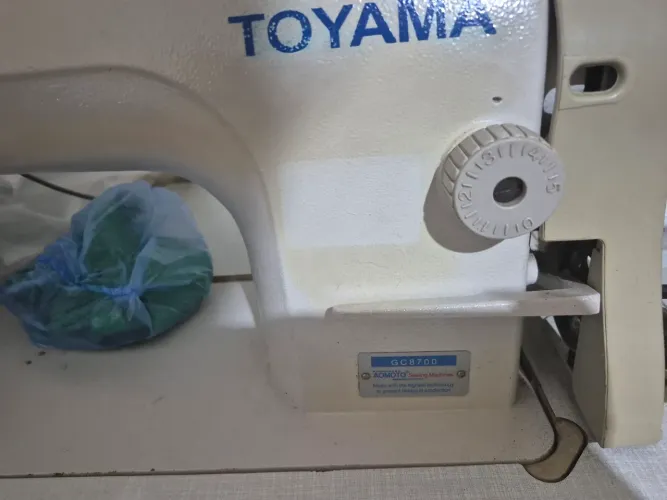 Maquina de custura semi industrial Toyama em excelente estado